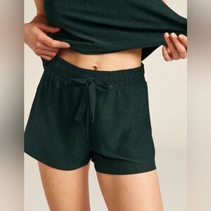Beyond Yoga Featherweight Relax & Recharge Sleep Short - Midnight Green Heather